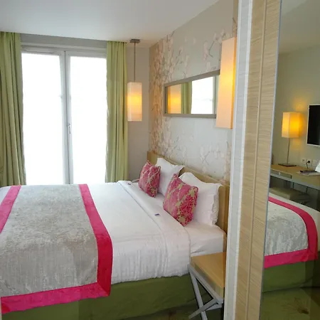 Отель Le Marceau Bastille 4*