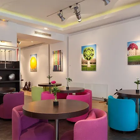 Hotel Le Marceau Bastille